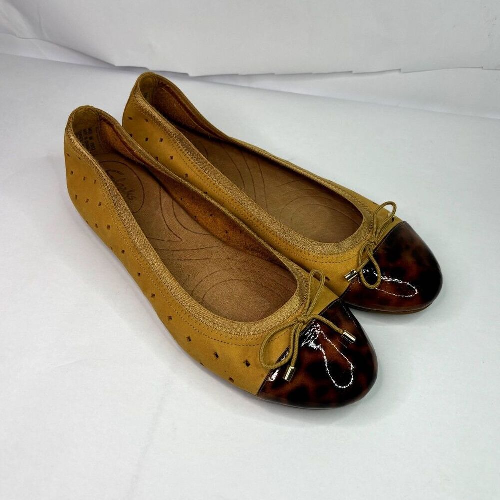 Clarks Tan and Brown Flats